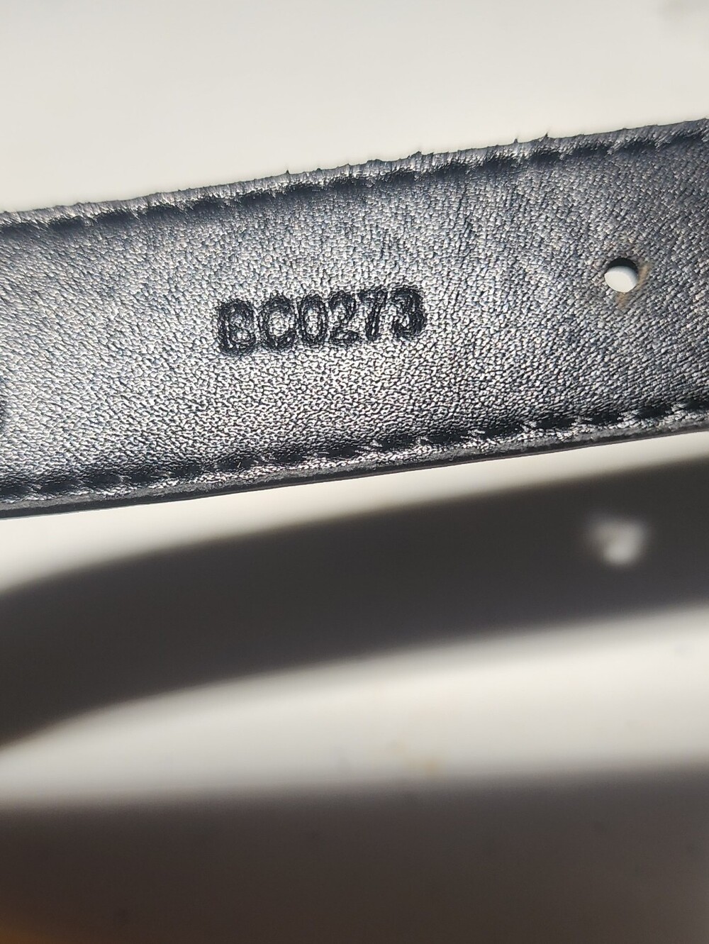 Louis Vuitton Black Leather LV Logo slim Bracelet - Picture 5 of 9